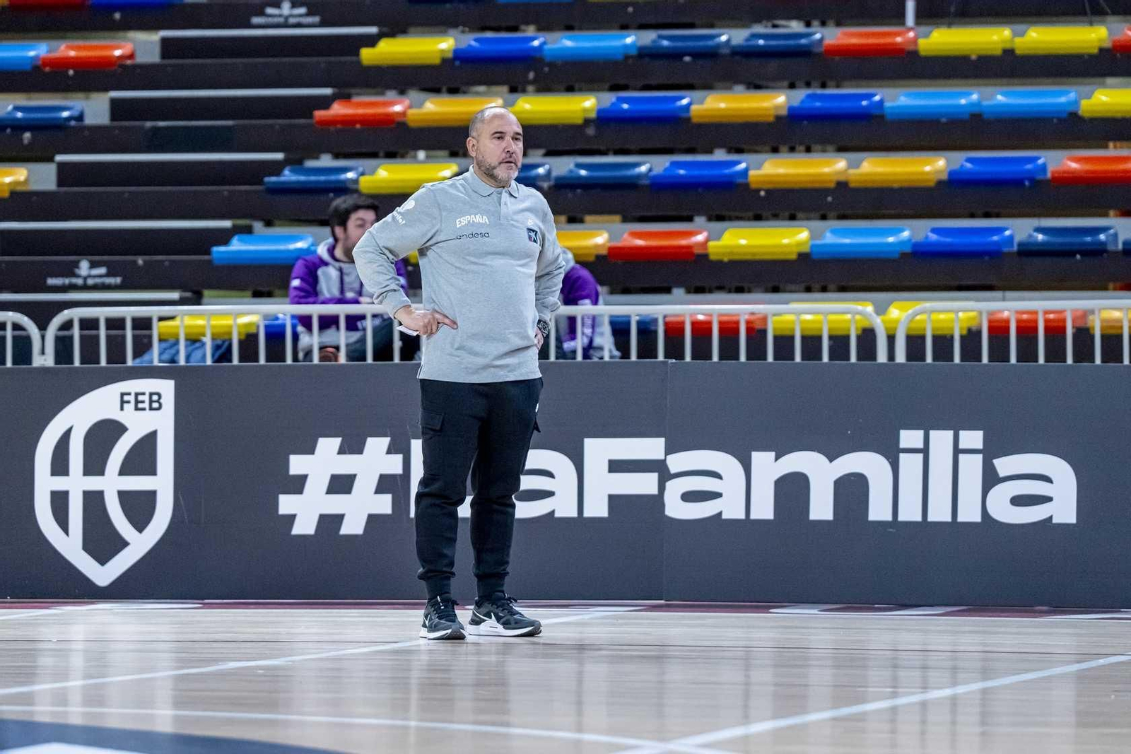 Alberto Díaz, Francis Alonso y Paco Aurioles, en la primera España de Chus Mateo