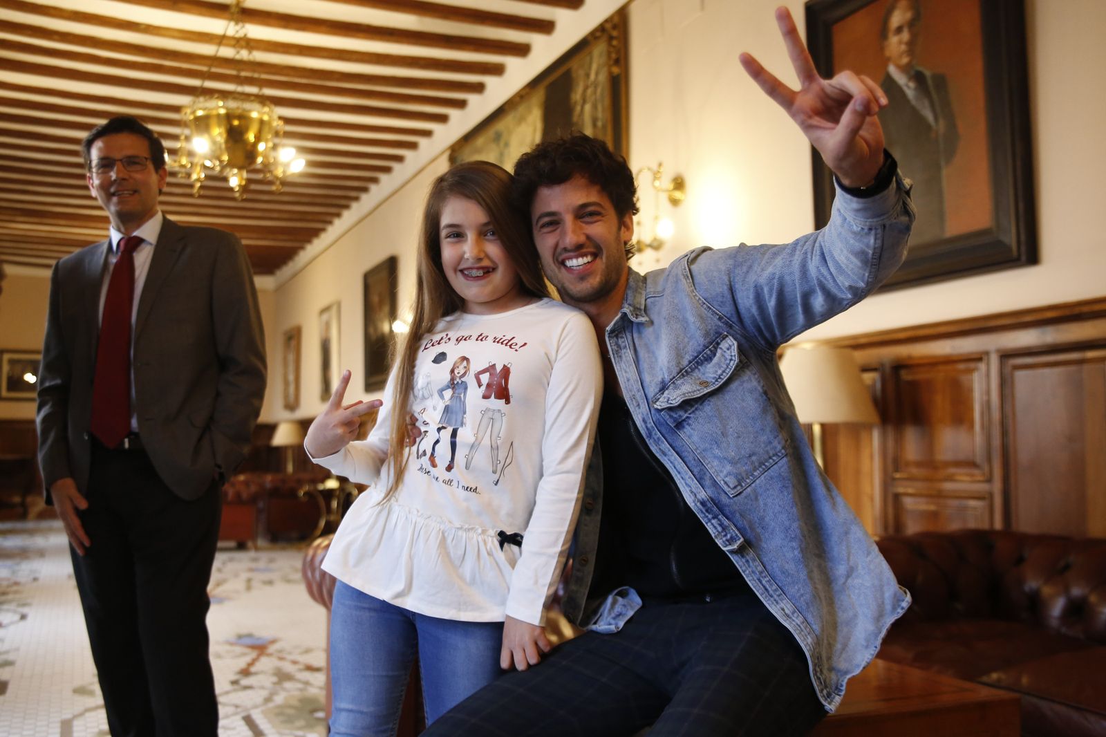 La joven Esther Requena, con el también ganador de la edición adulta de Masterchef, el granadino Jorge Brazalez.