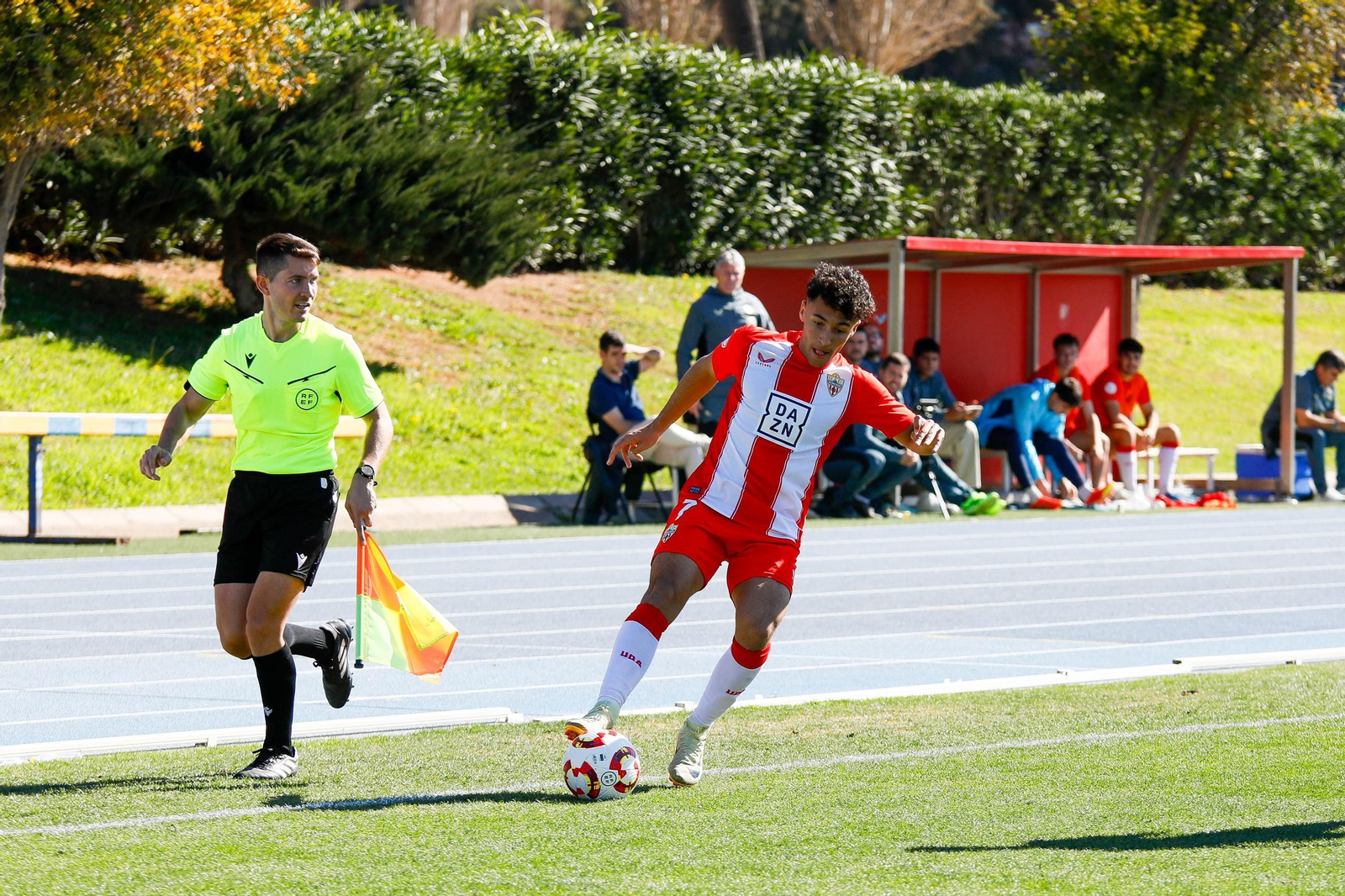 Las imágenes de Segunda RFEF entre Almeria B y recreativo de Granada
