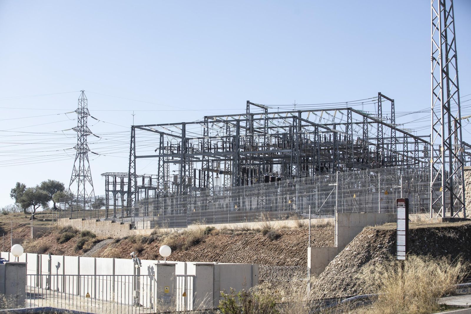 La luz registra este viernes su precio diario más bajo en una década