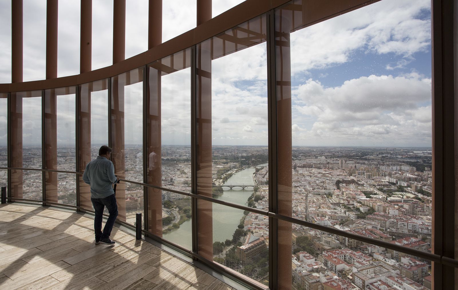 La visita a la planta con spa de la Torre Sevilla, en imágenes