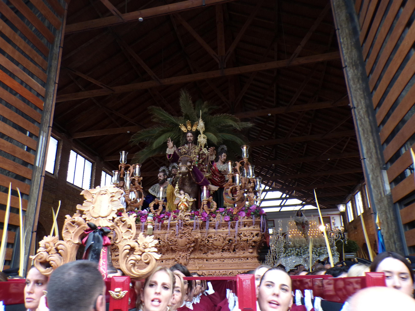 Las imágenes de Pollinica y Rocío de Vélez-Málaga, otro duro revés en su Domingo de Ramos