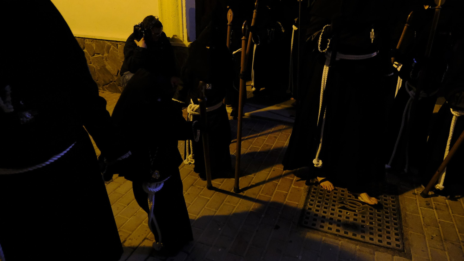 Las mejores imágenes de la Procesión del Perdón, en la noche del Martes Santo en Almería