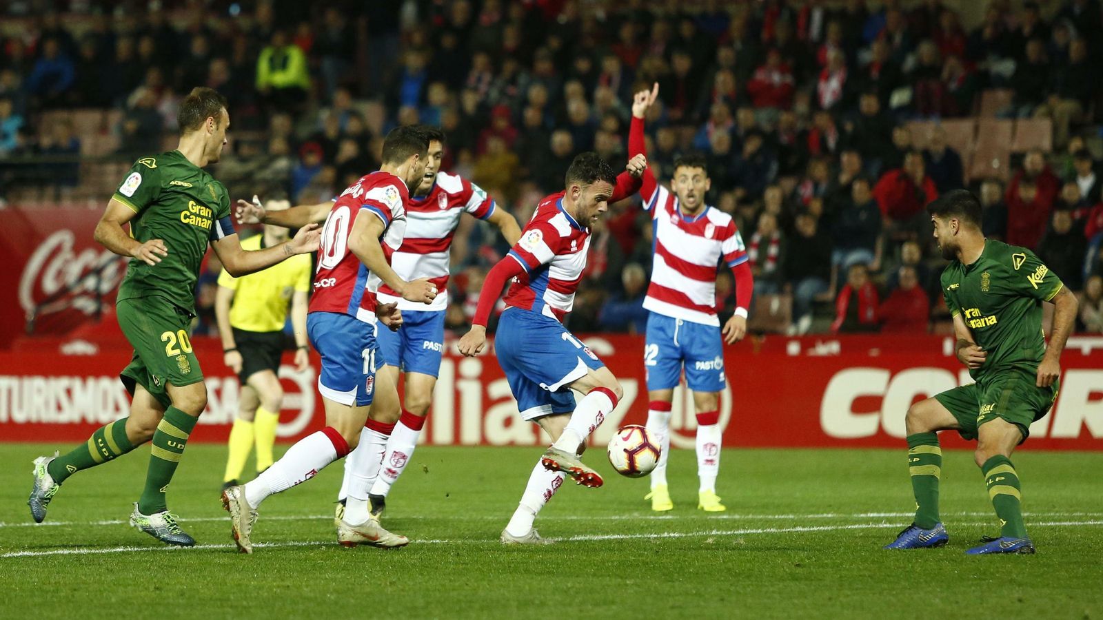 Quini terminó siendo el protagonista del choque con su gol en la recta final.