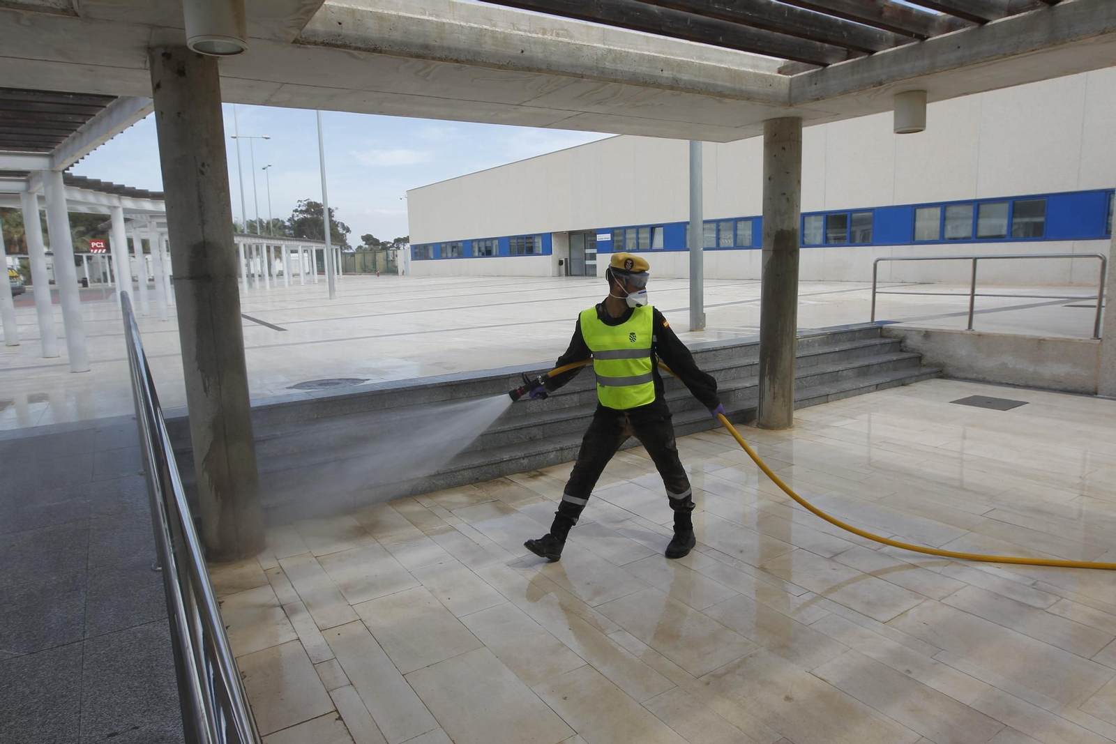 Fotogalería actuación INFOCA y UME por el coronavirus en Almería. Covid-19