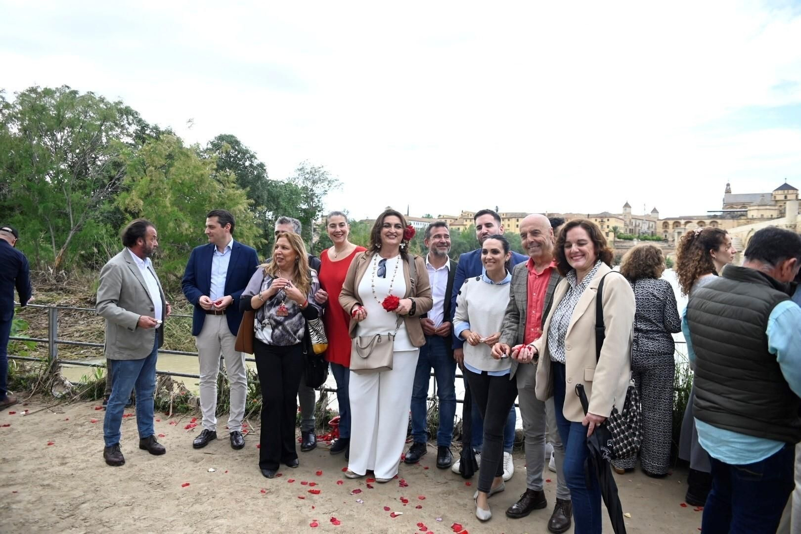 La Ceremonia del Río en Córdoba por el Día del Pueblo Gitano, en imágenes