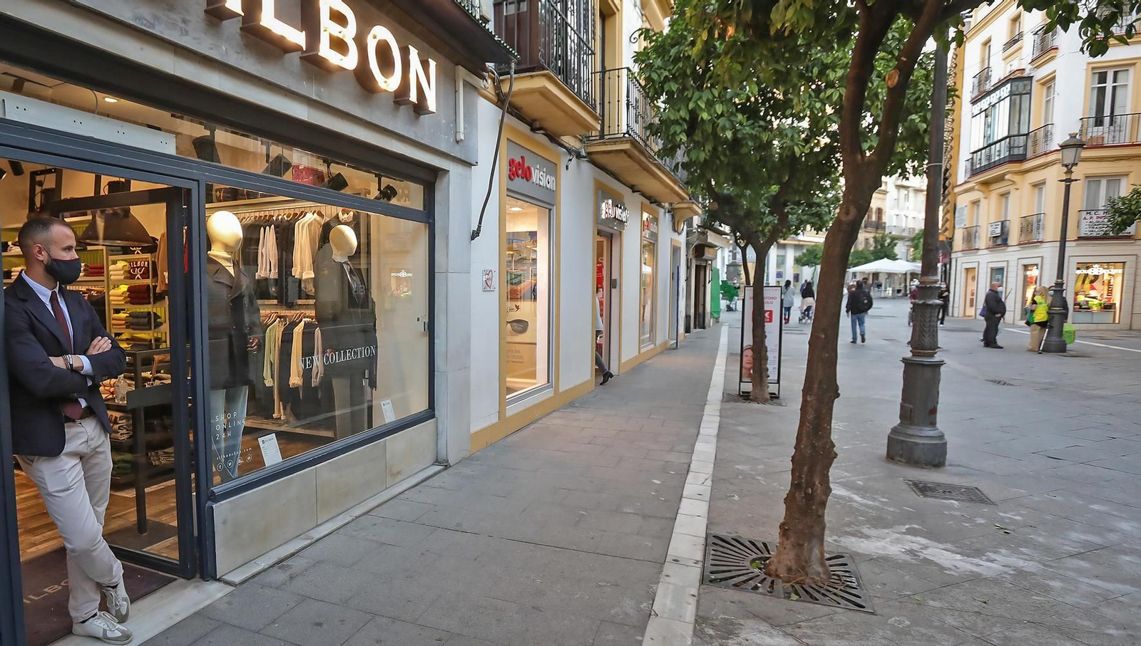 La calle Larga, principal arteria comercial del centro histórico de Jerez