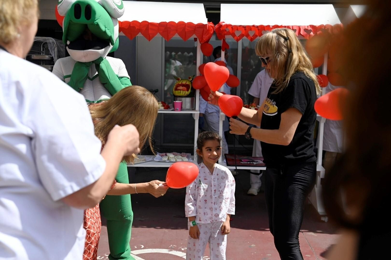 El Hospital Reina Sofía de Córdoba homenajea a los niños hospitalizados, en imágenes