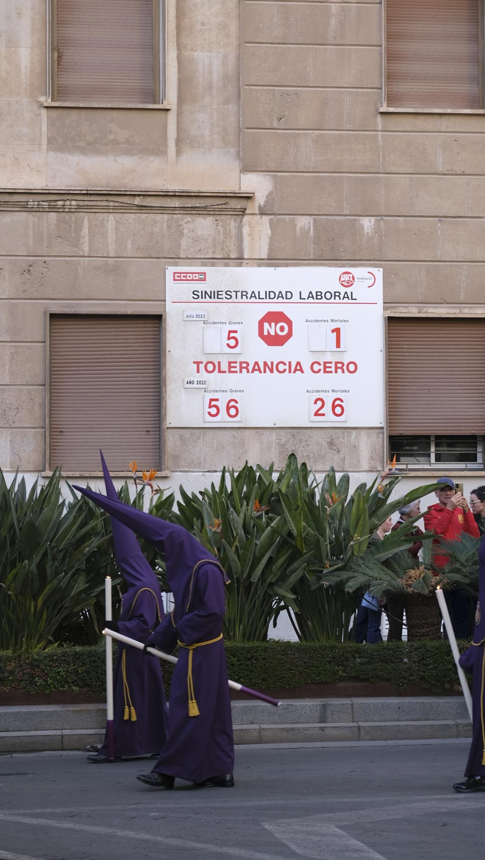 La procesión de Pasión en Almería, en imágenes