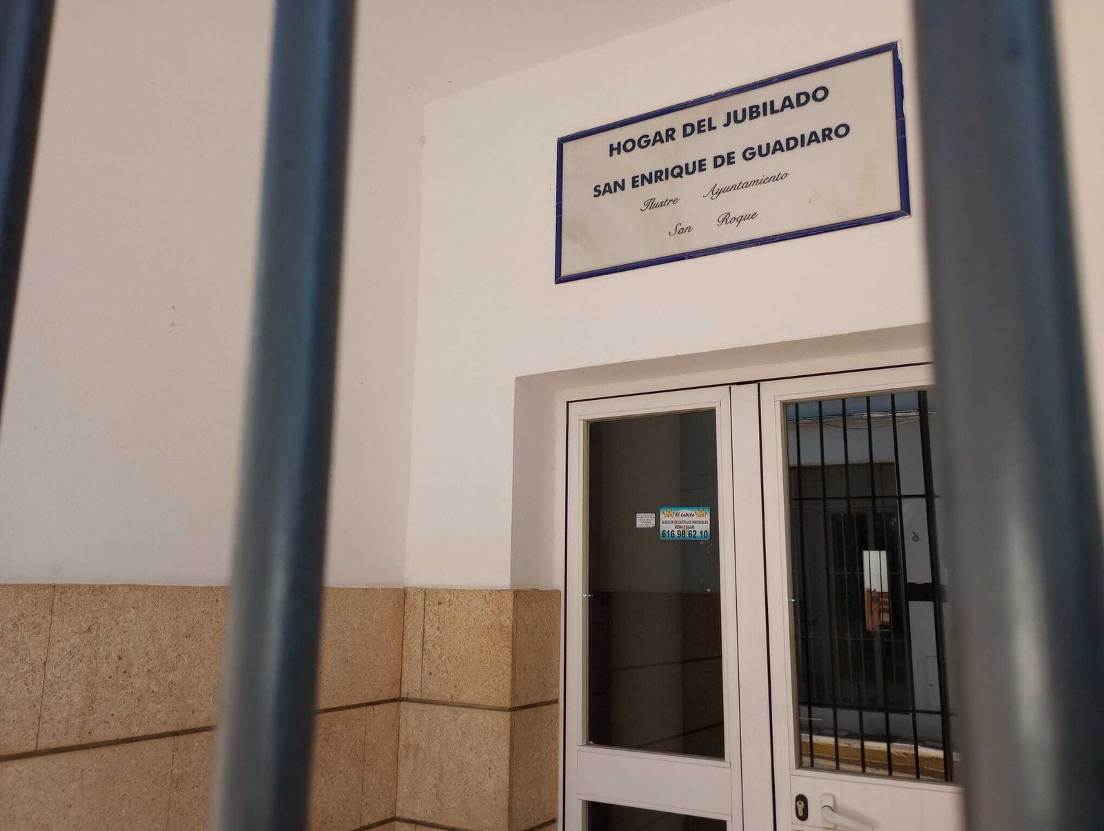 Hogar del jubilado de San Enrique de Guadiaro, local cerrado por el Ayuntamiento