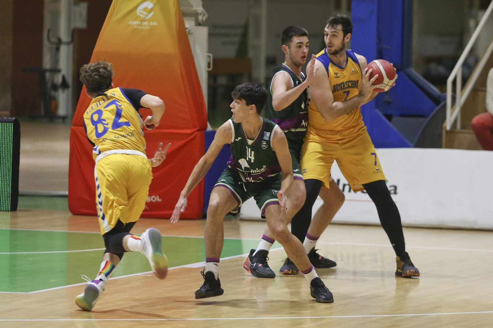 El Novaschool se lleva el derbi ante el Unicaja en Los Guindos