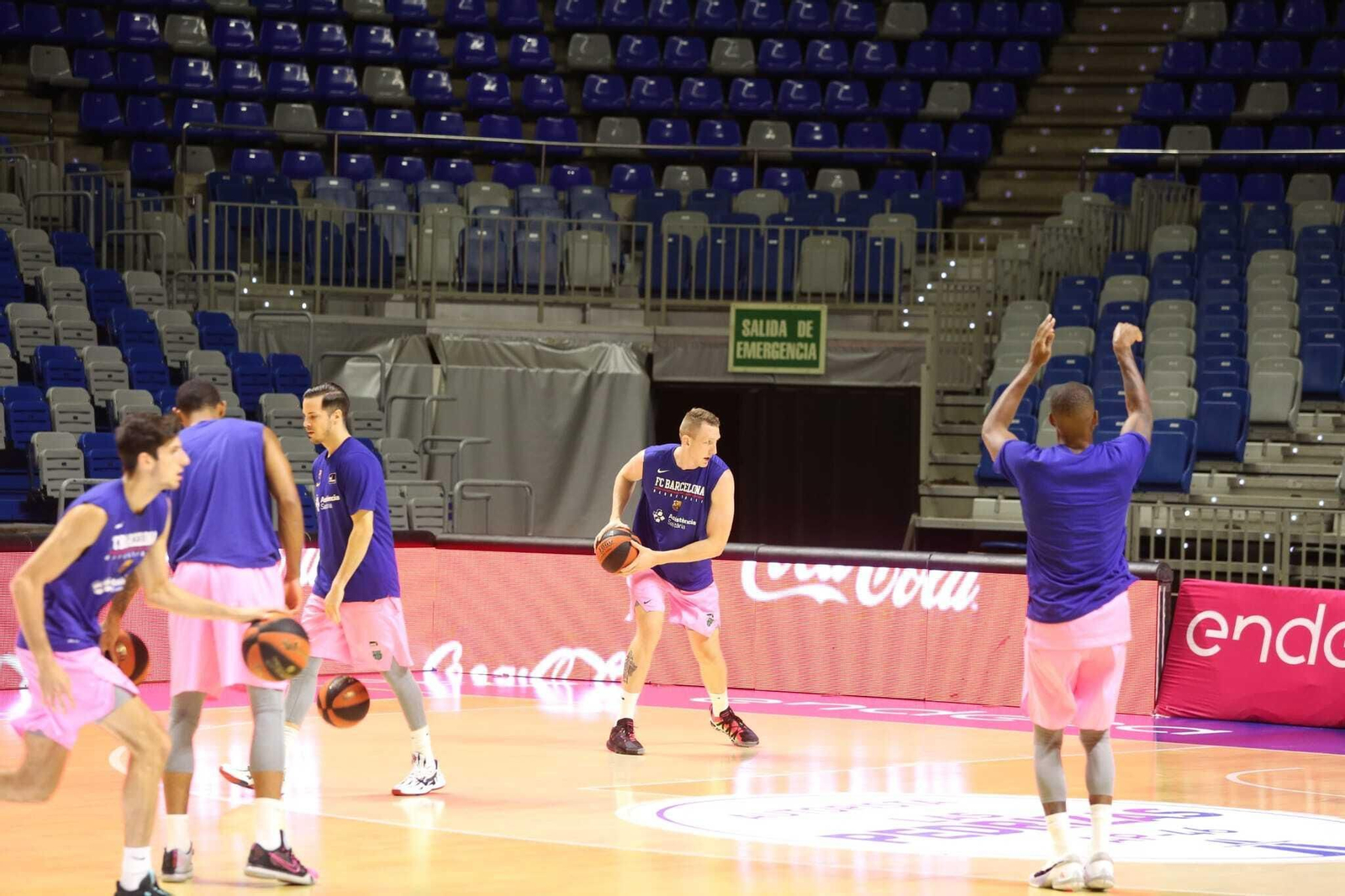 Así luce el Martín Carpena sin su afición en los prolegómenos de la visita del Barcelona