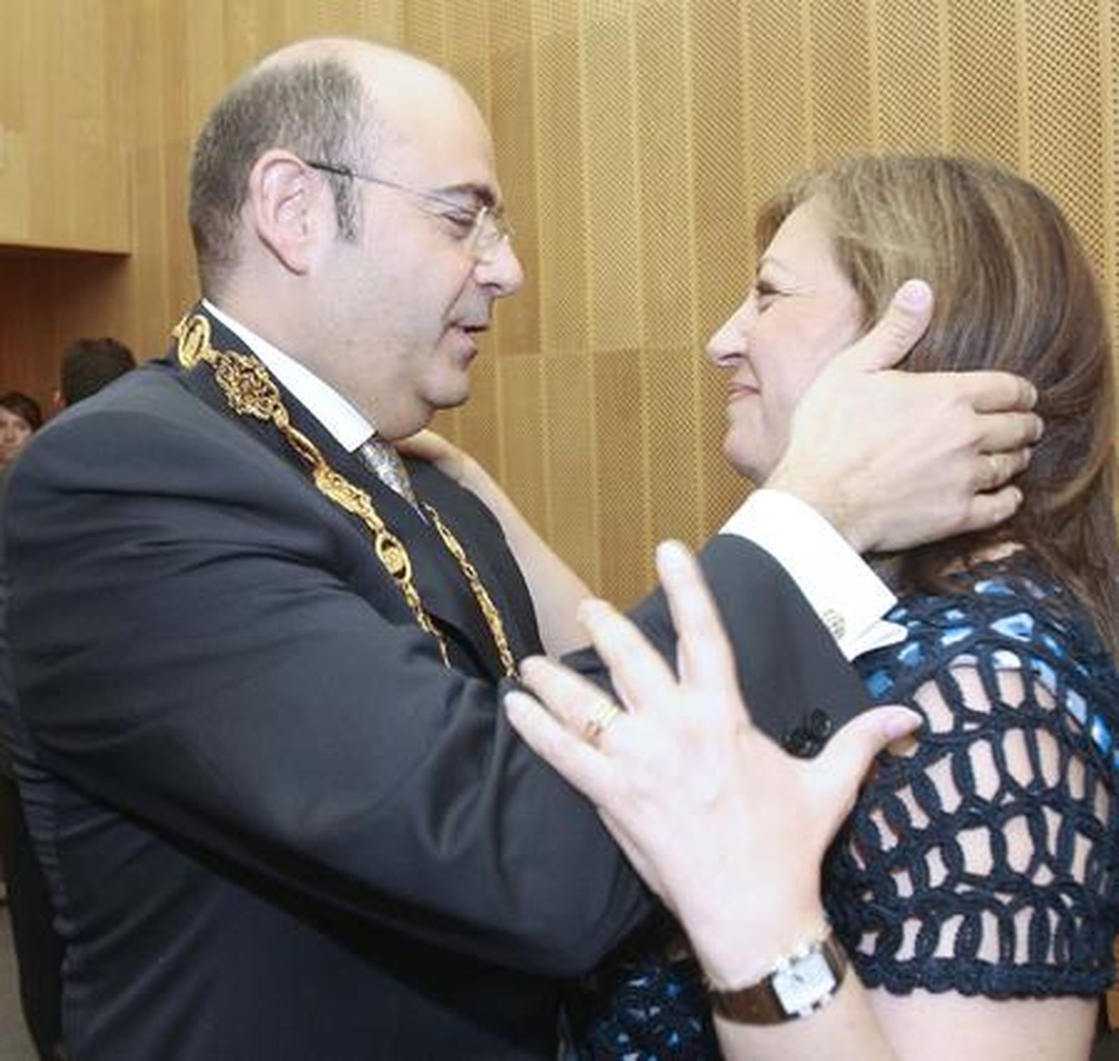 Sebastián Pérez es investido como nuevo presidente de la Diputación de Granada


Foto: Mar?de la Cruz