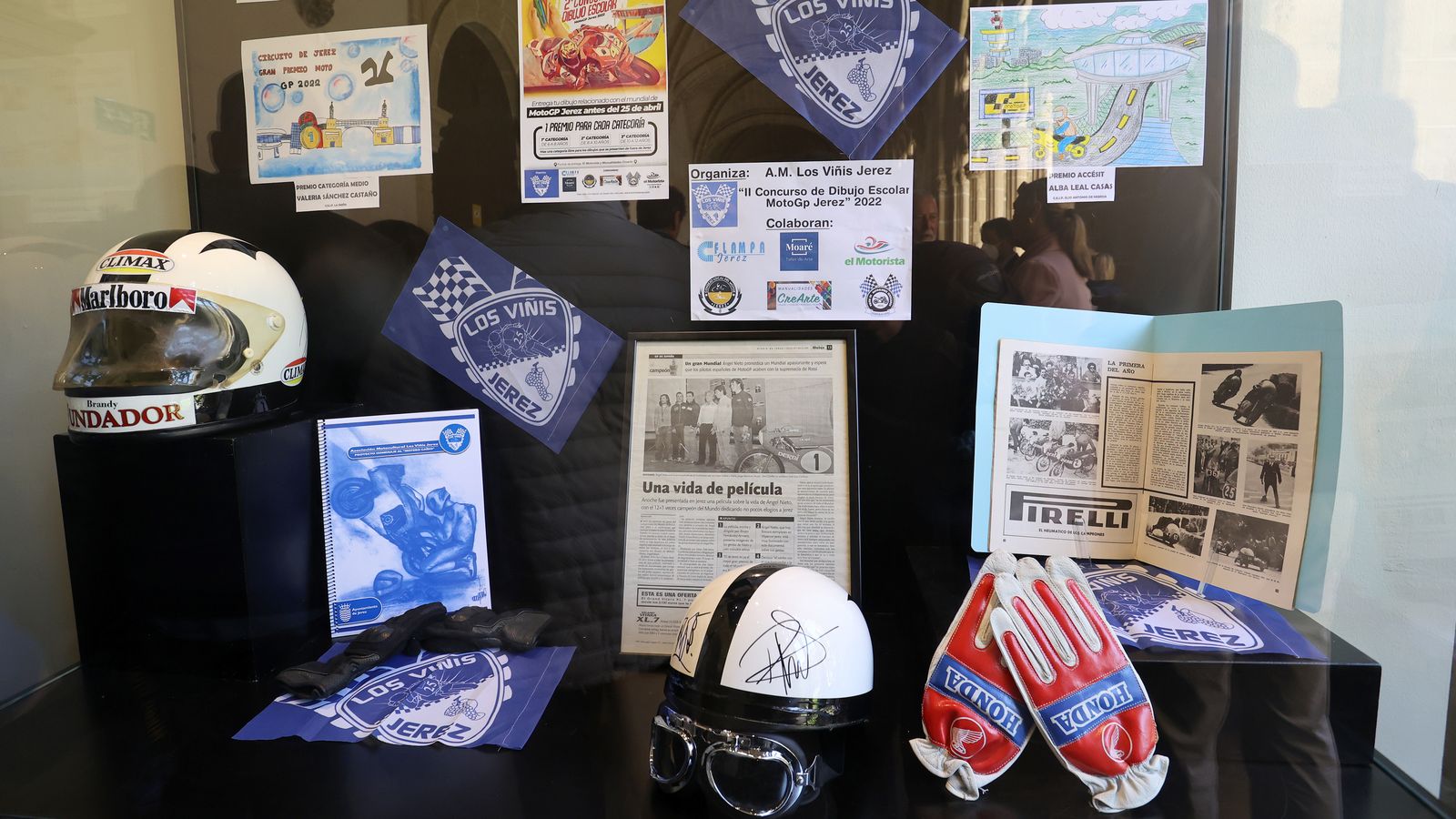 Exposición de motos clásicas en los Claustros