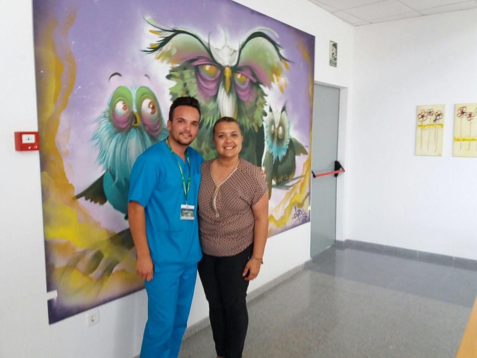 Mónica Sánchez con el peluquero.