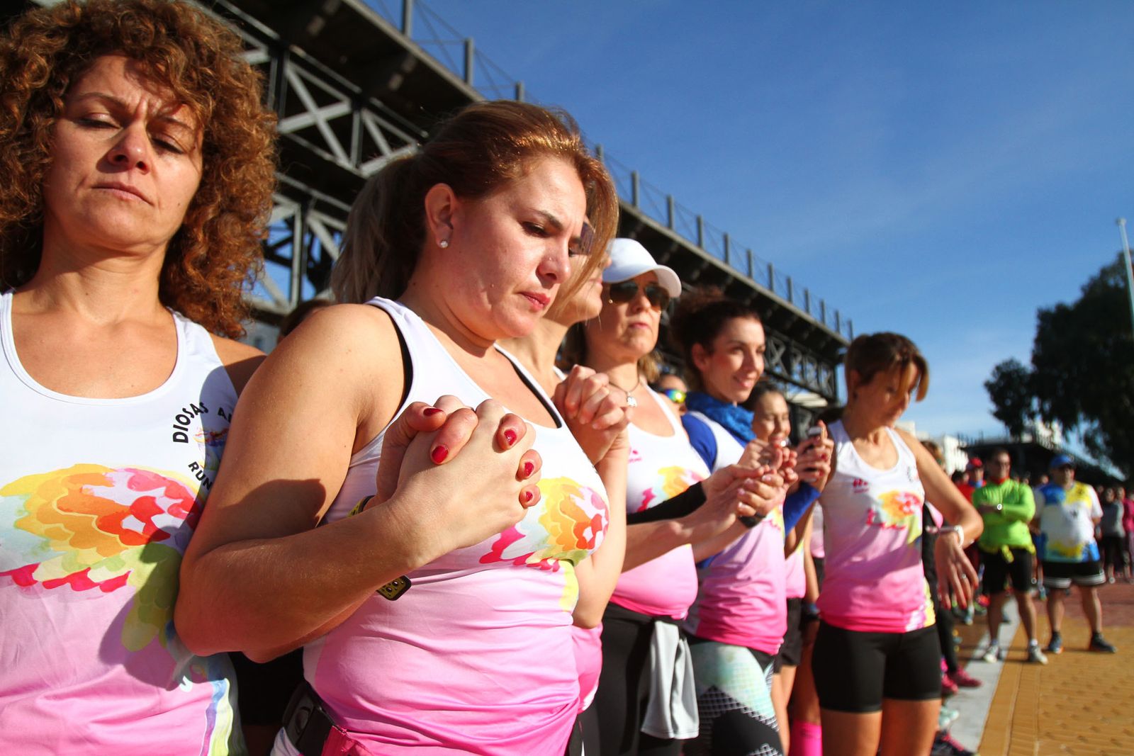 Cientos de personas rinden homenaje a Laura Luelmo en una carrera en Huelva.