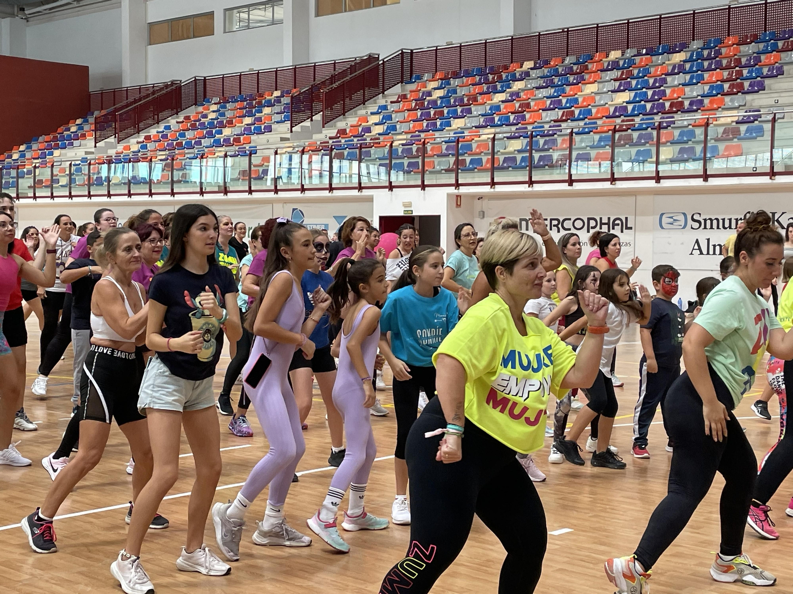 Centenares de personas participaron en este evento solidario.