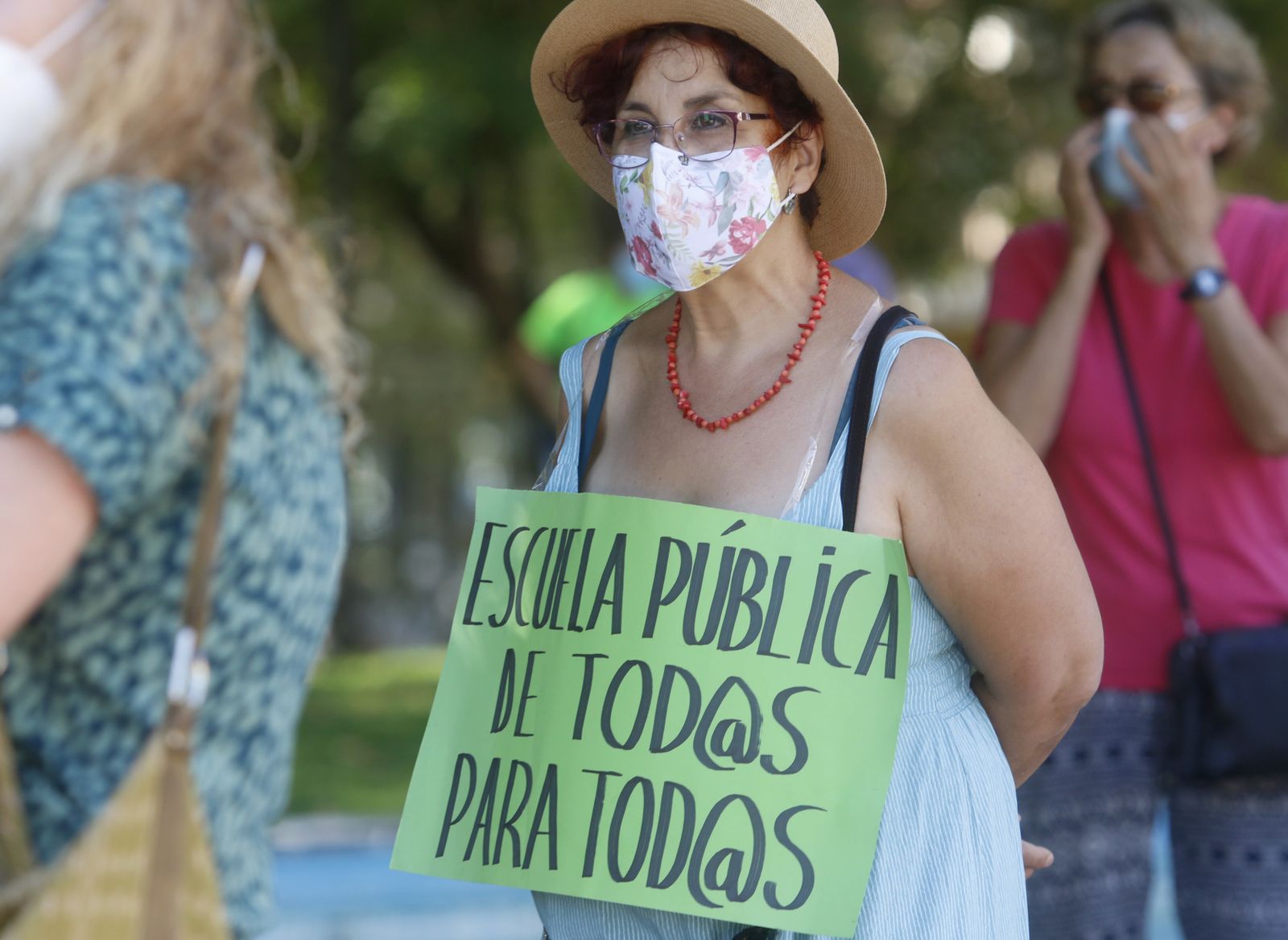 La caravana por una vuelta al cole segura en Córdoba, en fotos