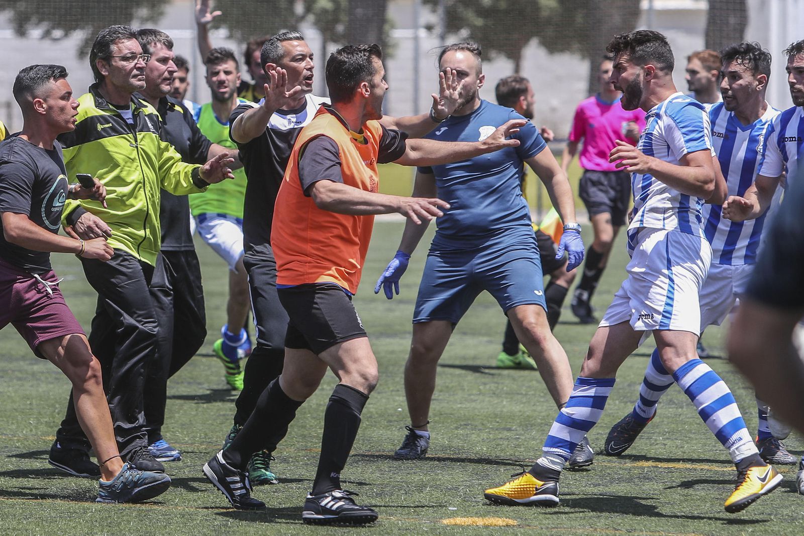 Imágenes de la trifulca entre jugadores del Bazán y el Jerez Industrial