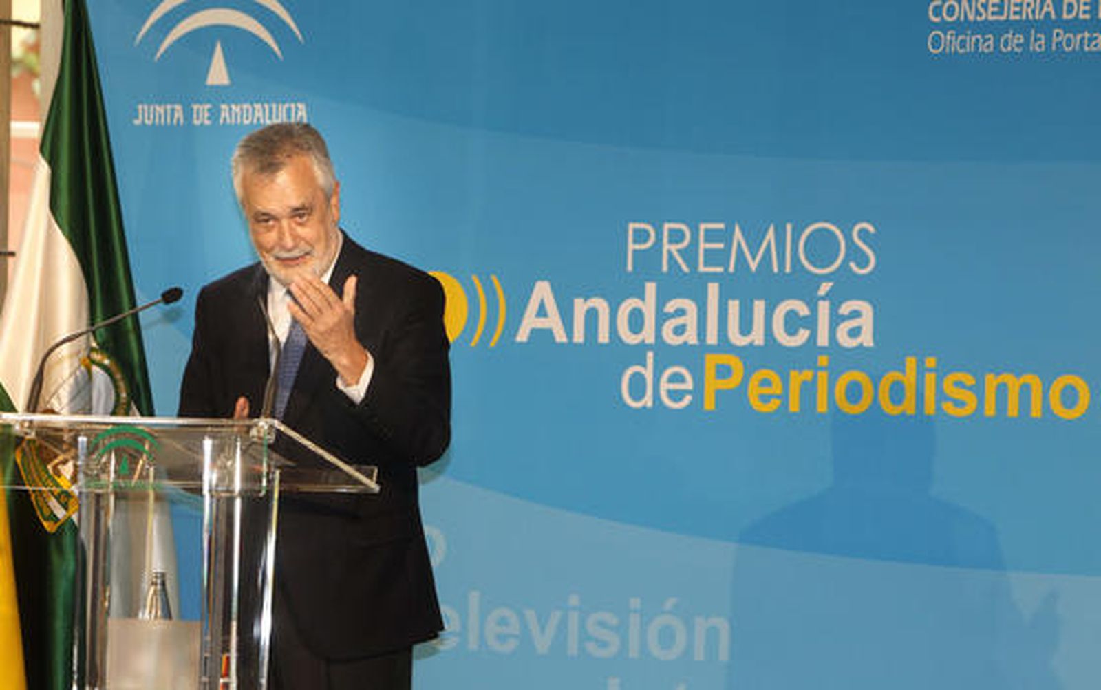 El presidente de la Junta habla durante su discurso. / EFE