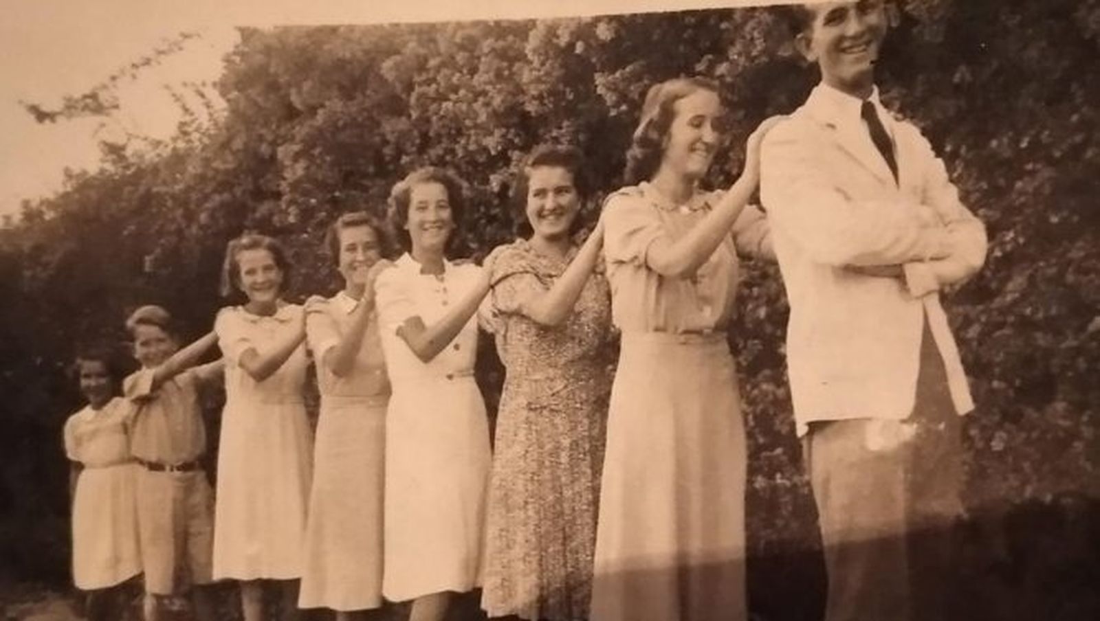 Los hermanos Loring Miró de mayor a menor: Jorge, Adela, Tina, Mercedes, Nuria, Conchita, Jaime y Carmina.