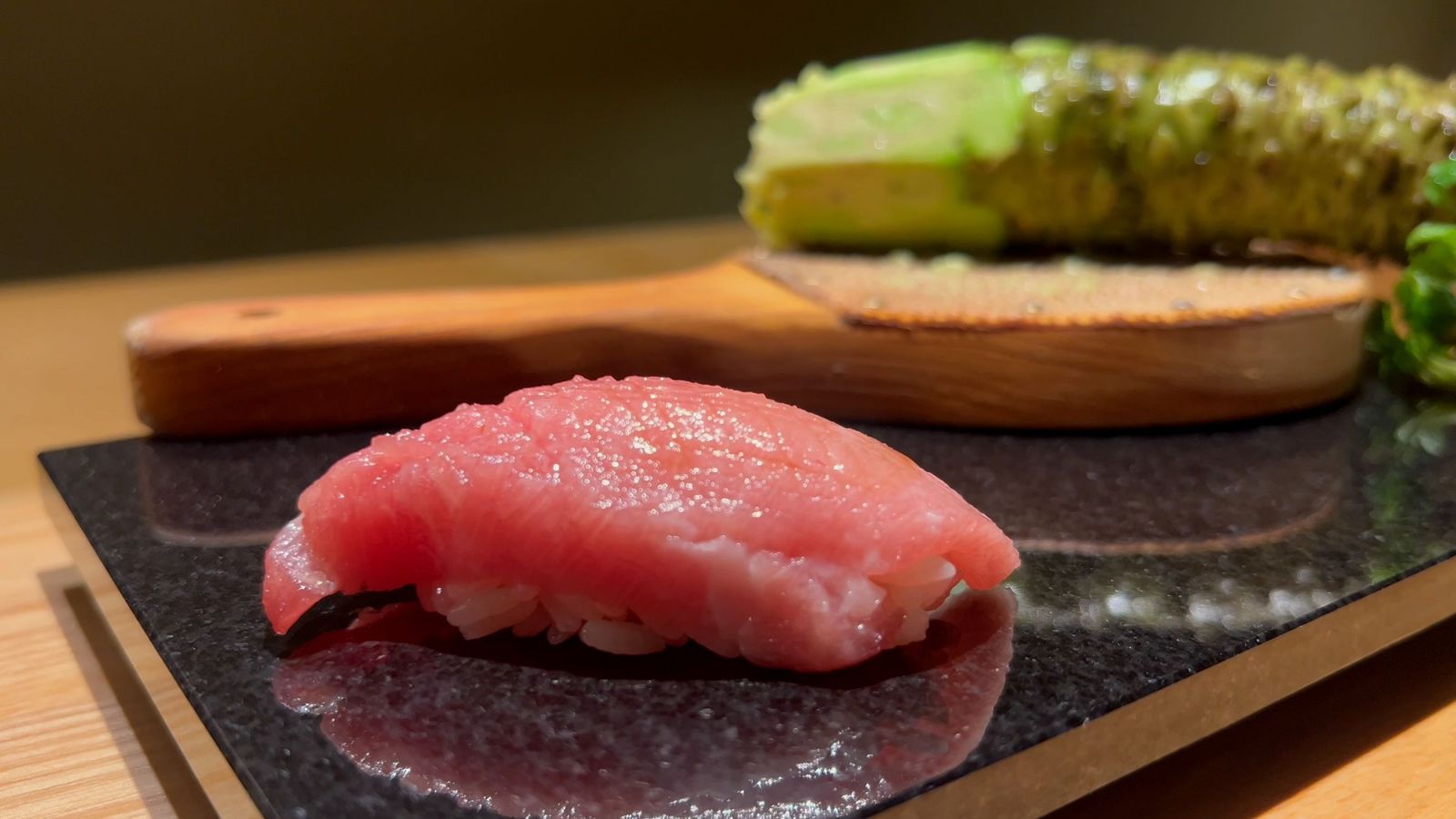 El restaurante japonés Kinu logra su primer Sol de la Guía Repsol gracias a su propuesta omakase y al respeto absoluto por el producto