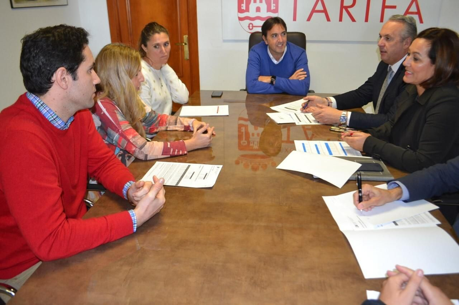 Ruiz Giráldez, en el centro, y Ruiz Boix, a su izquierda, durante la reunión en el Ayuntamiento.