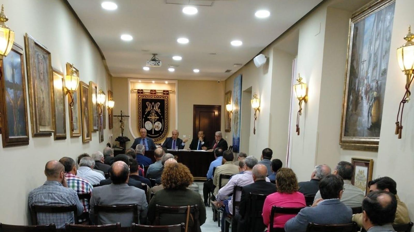 Pleno de hermanos mayores