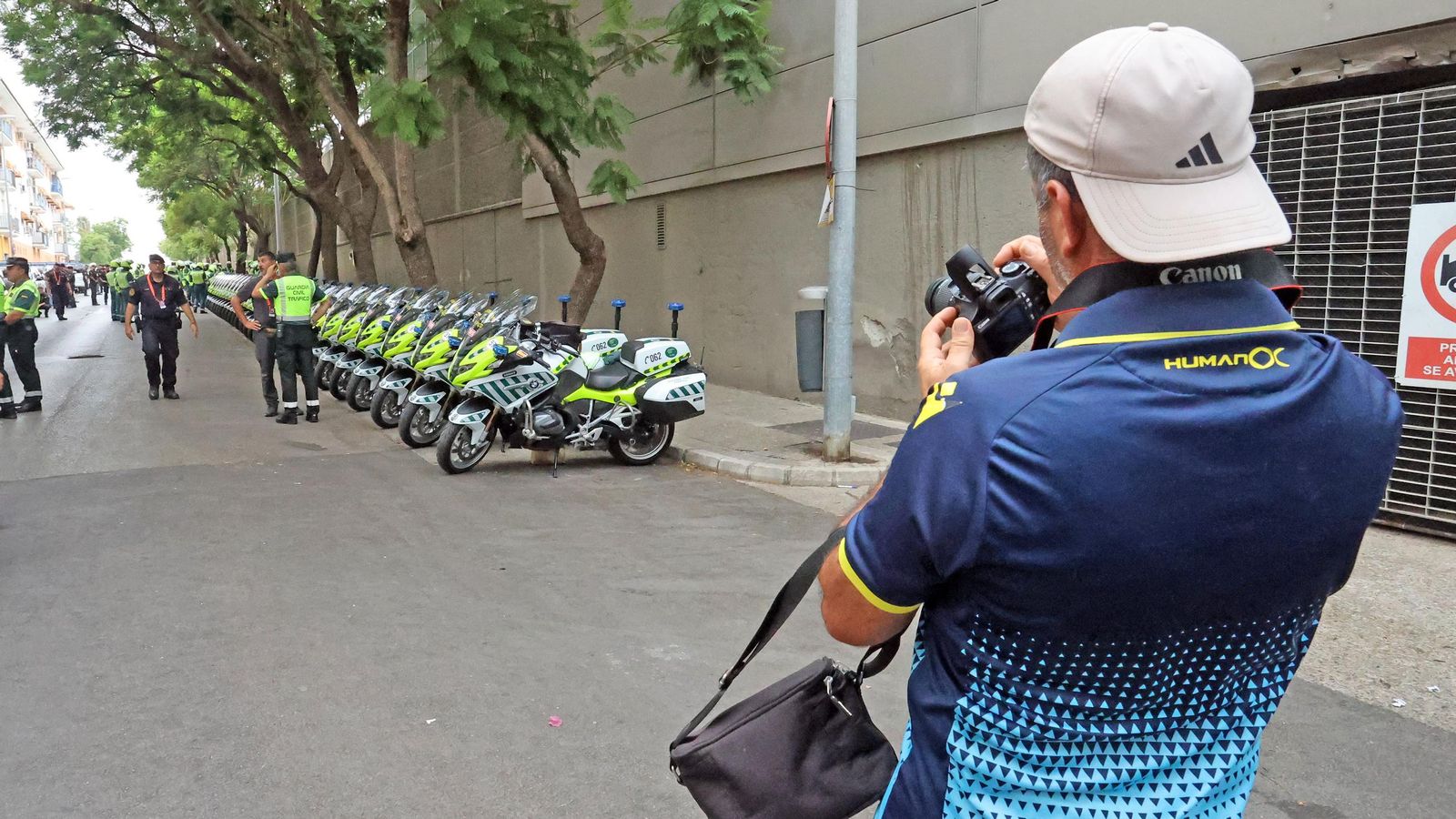 Así fue la salida de la Vuelta España desde Carrefour Sur en Jerez