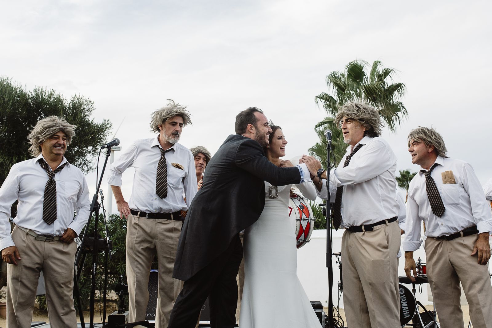 Alejandra y José León con la chirigota del Selu