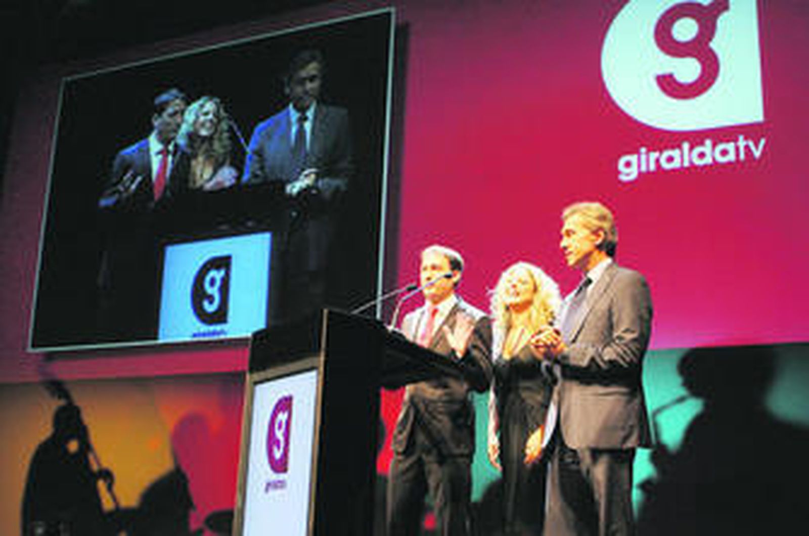 Un momento de la gala de presentación celebrada anoche en el Lope de Vega.