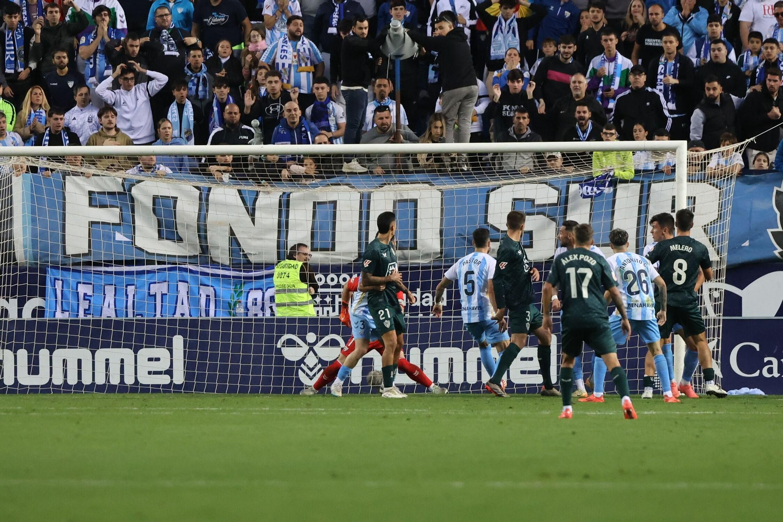 El Málaga recibe el gol del empate.