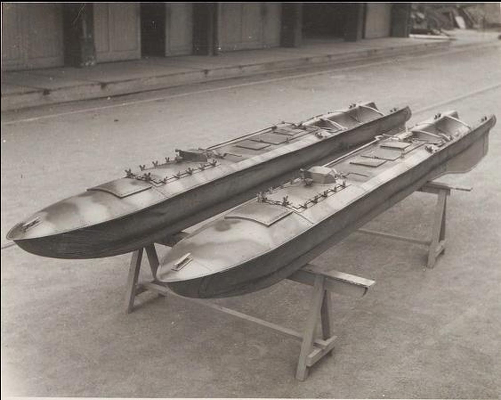 Prototipos del Batello-R, diseñado por Ramognino para facilitar las maniobras de aproximación de los assaltatori de la X Flottiglia M.A.S. Un arma que inspiraría algunos de los equipos especializados actualmente en servicio en varias de las más importantes fuerzas navales actuales.