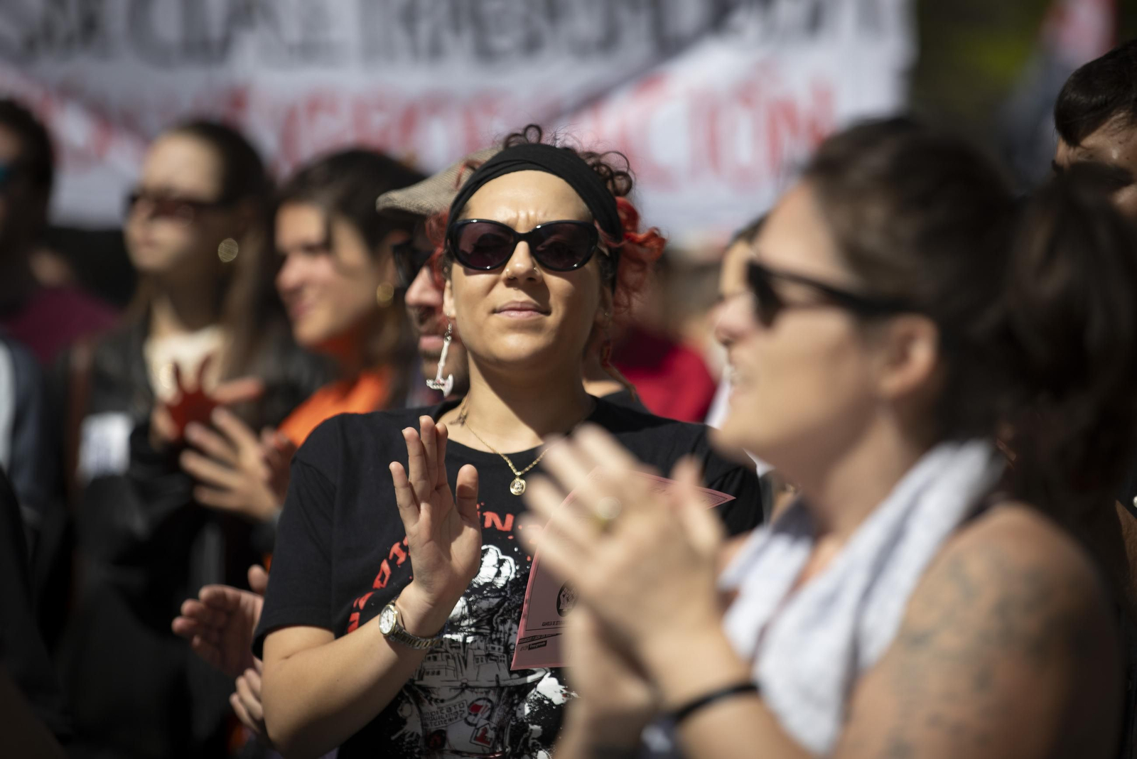 Todas las imágenes de la manifestación contra "el negocio de la vivienda" en Granada