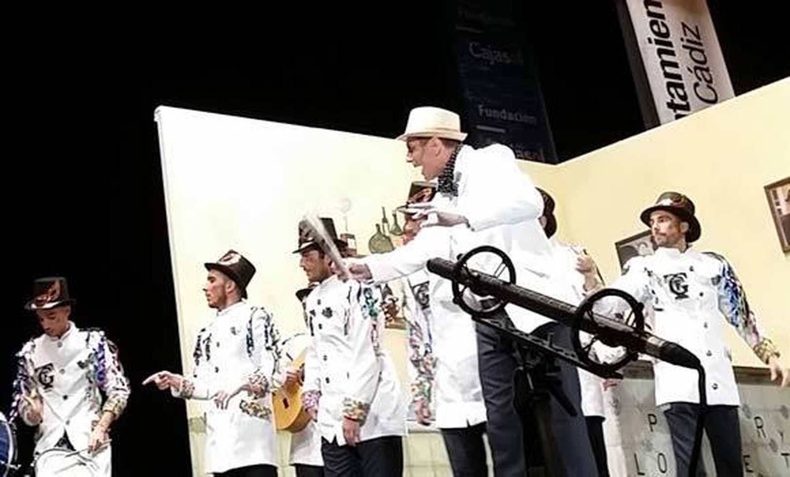 Iván Romero, como Paco durante la actuación de Que penita de comparsa.