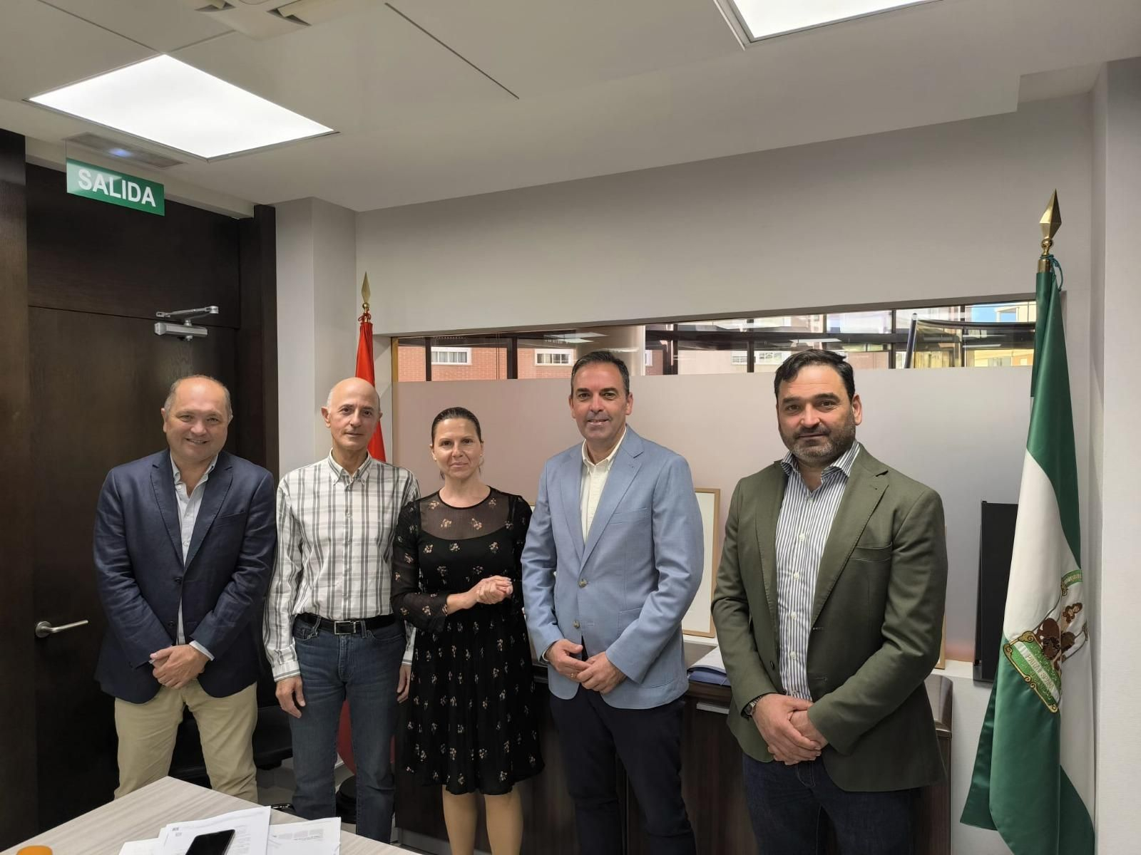 Responsables municipales y de la Junta tras tramitarse el proyecto.