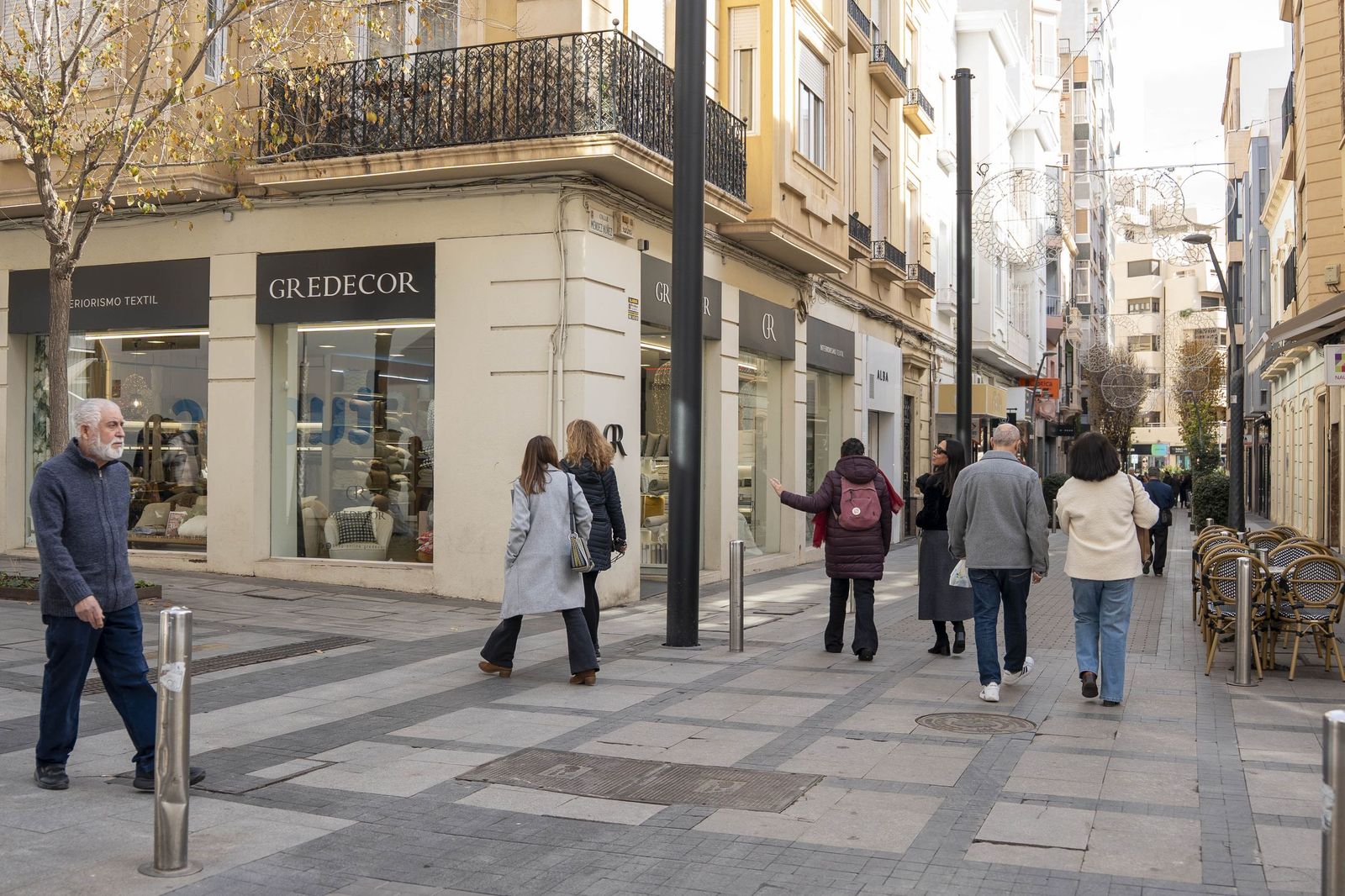 El comienzo de la campaña de rebajas en Almería, en imágenes