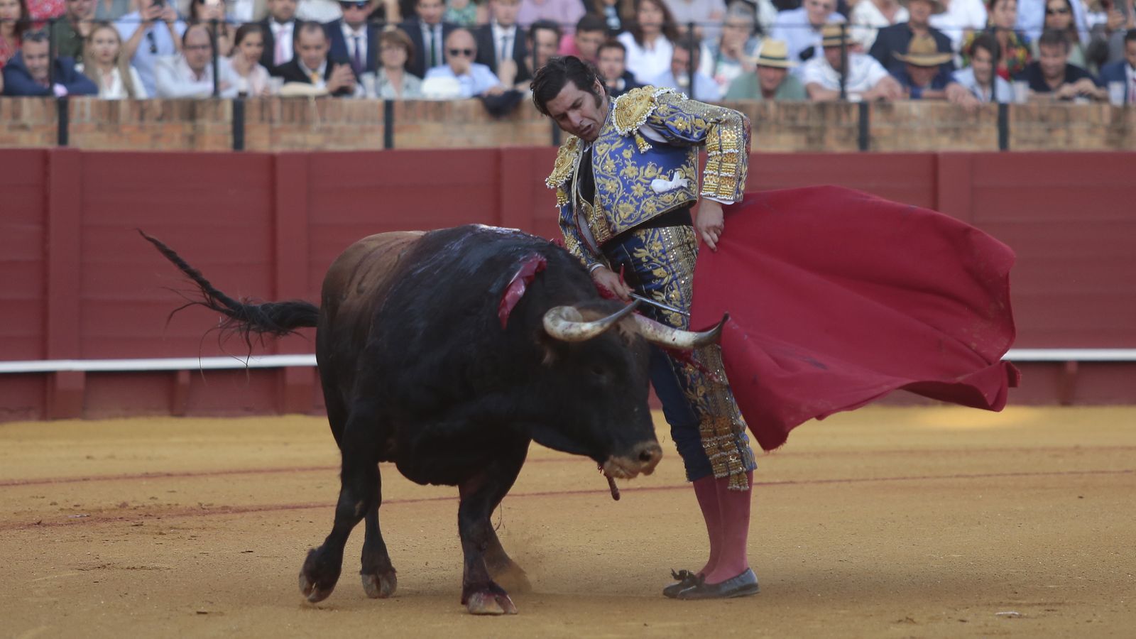 Las imágenes de la corrida del lunes de Feria