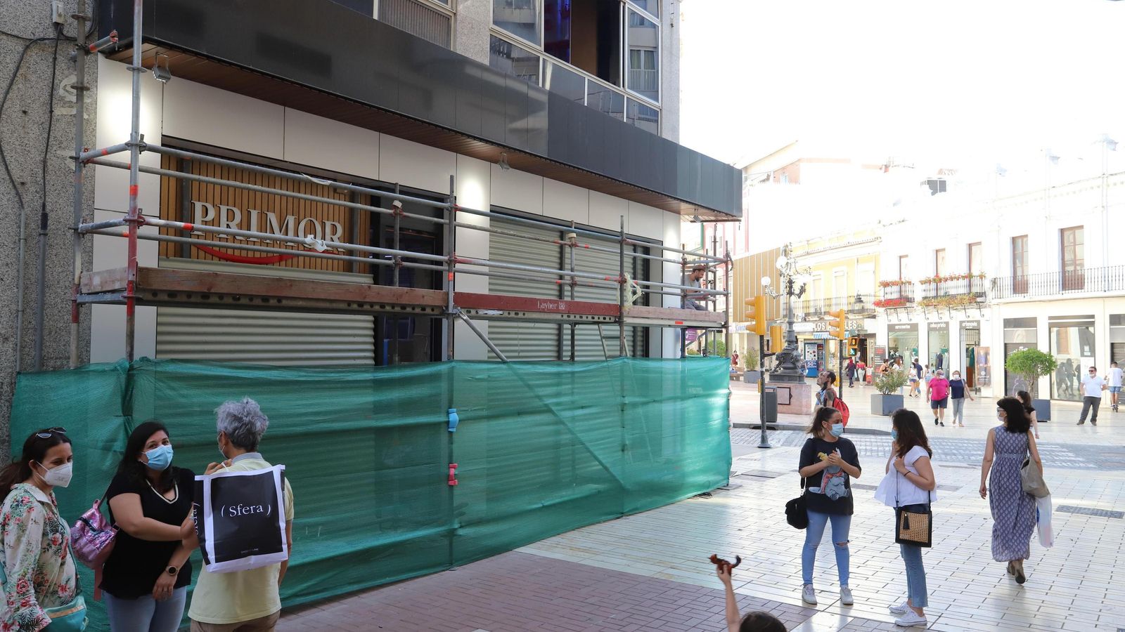Lateral, en la calle Mora Claros, del nuevo establecimiento comercial.