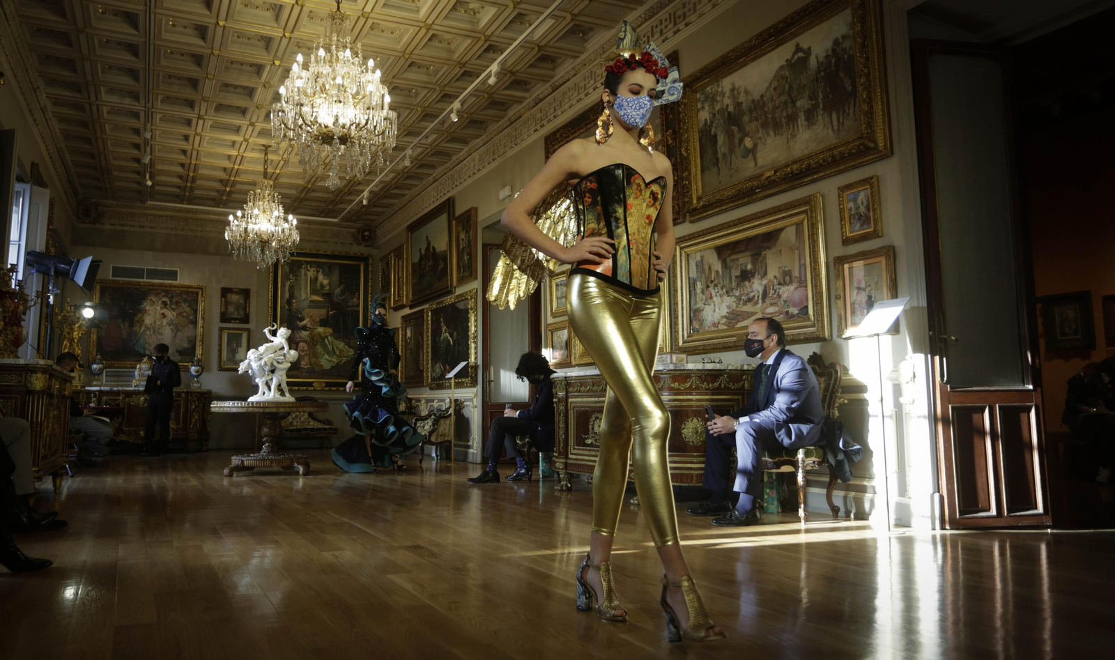 Las imágenes del desfile  Úniqo Qlamenco