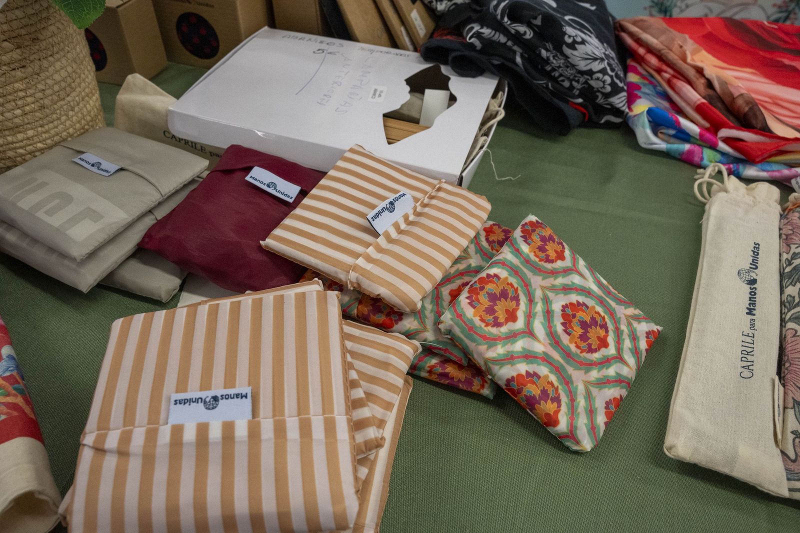 Un mercadillo que late por los demás: la solidaridad toma el Paseo de Almería