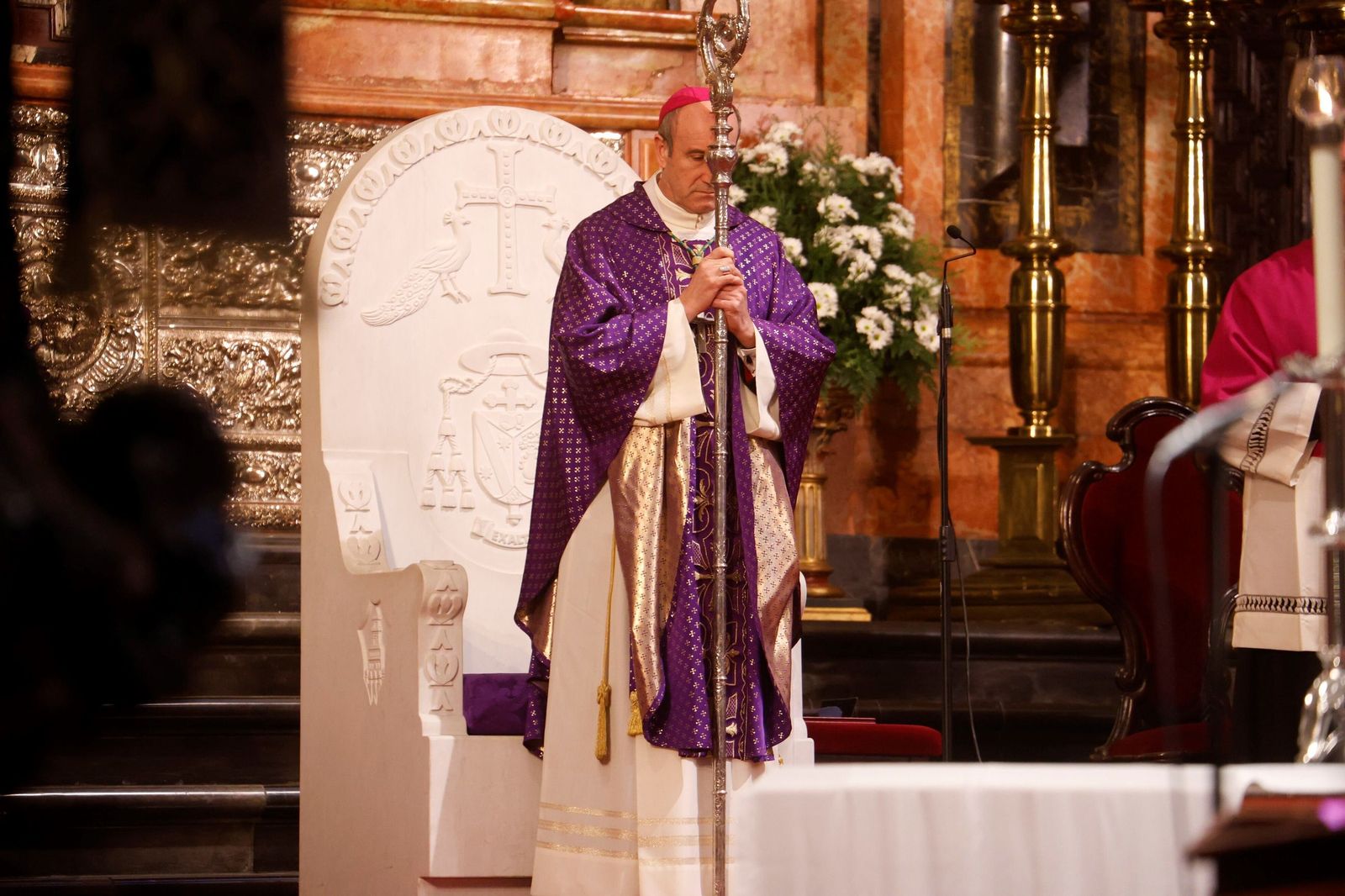 El obispo de Córdoba, Jesús Fernández, durante la misa funeral