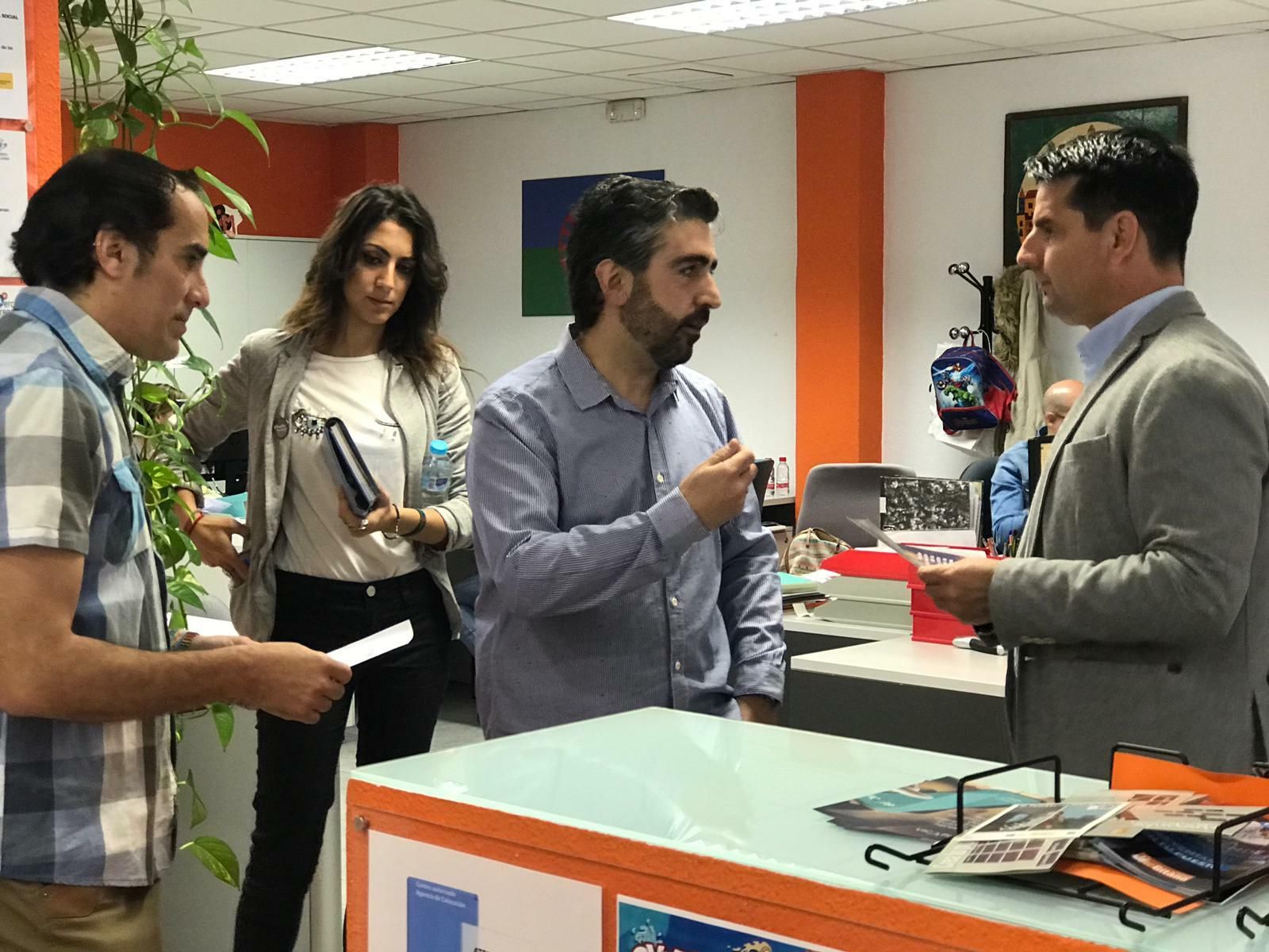 Representantes de IU y Secretariado Gitano.