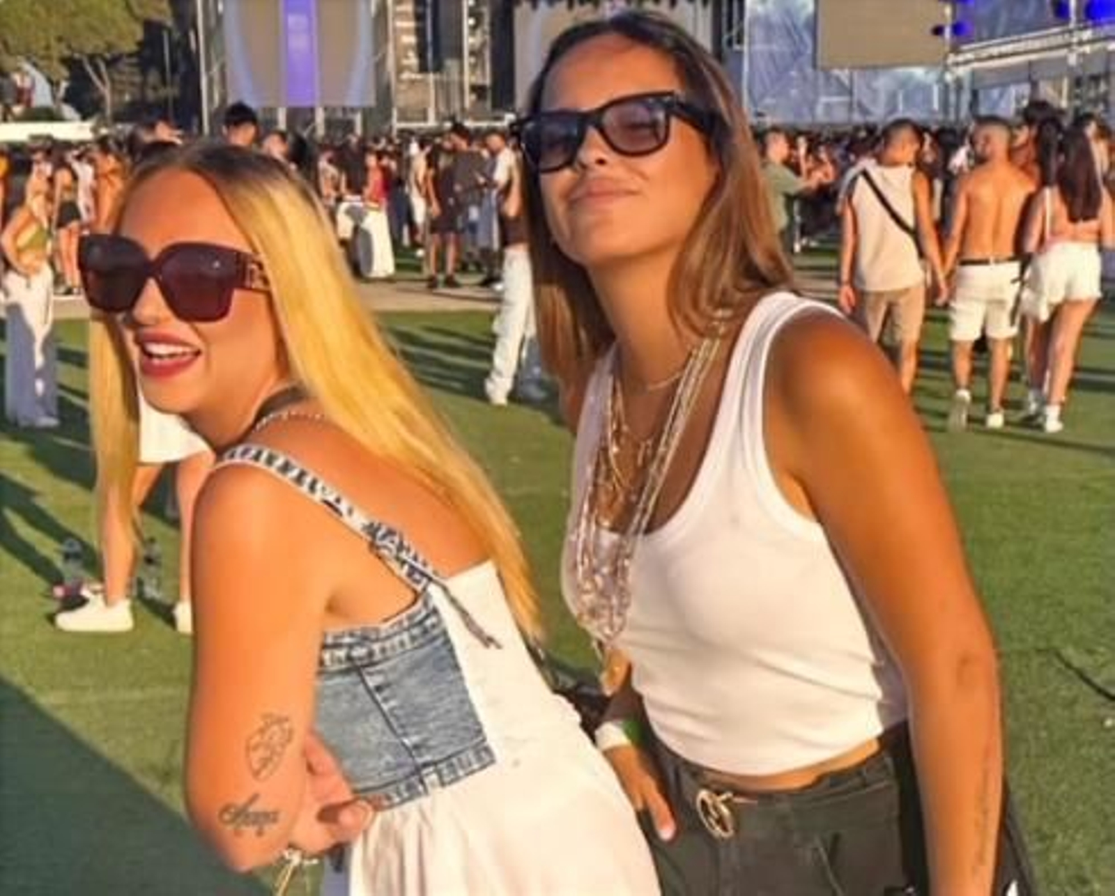 Rocío Flores y Gloria Camila.