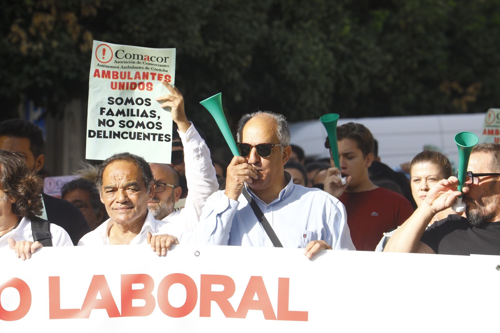 La protesta de los comerciantes ambulantes en Córdoba, en imágenes