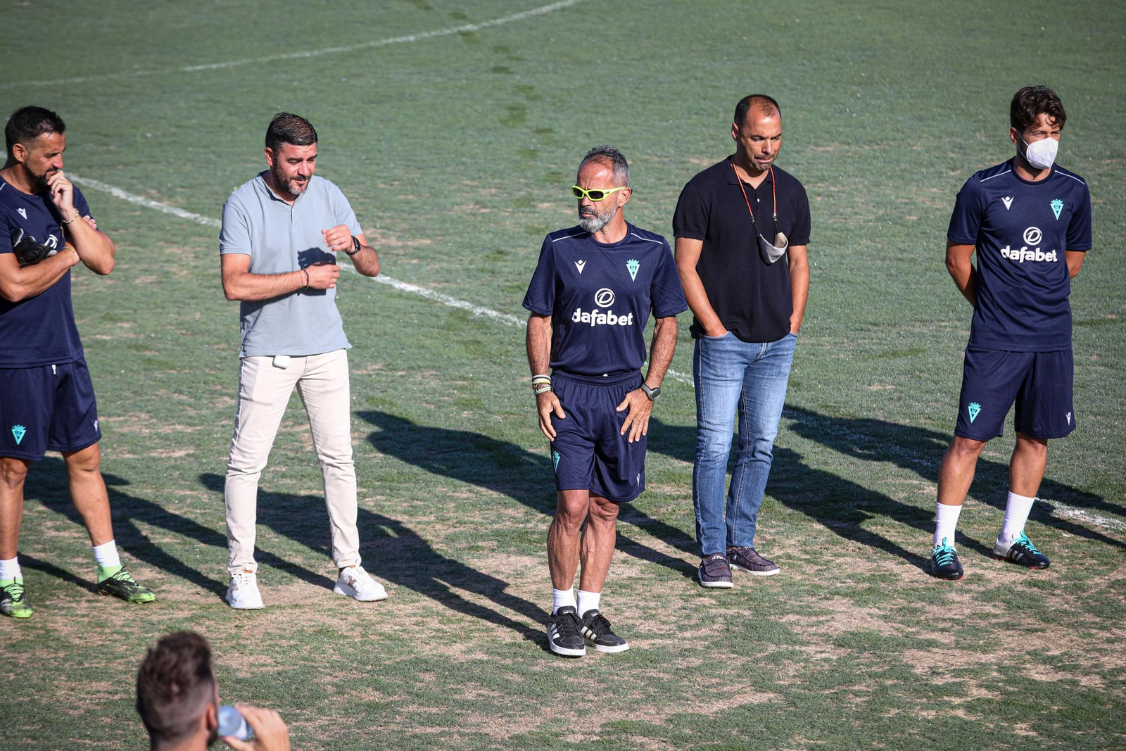 Cervera (c) entre Enrique y Cordero en un entrenamiento.