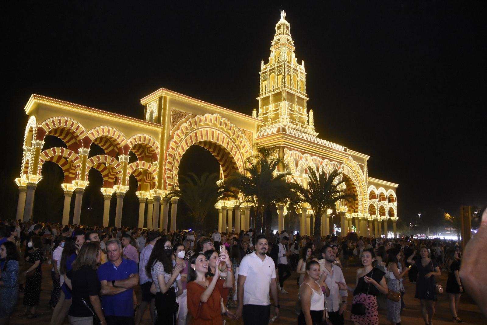El encendido de la portada de la Feria de Córdoba, en fotografías