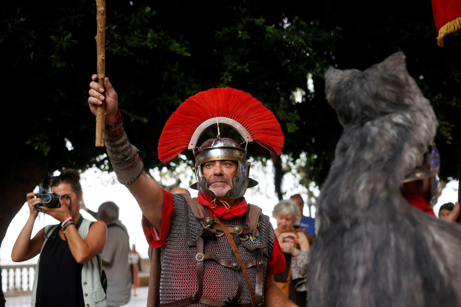 Las imágenes de Gades Romana 2025: la comitiva y el espectáculo inaugural en Cádiz