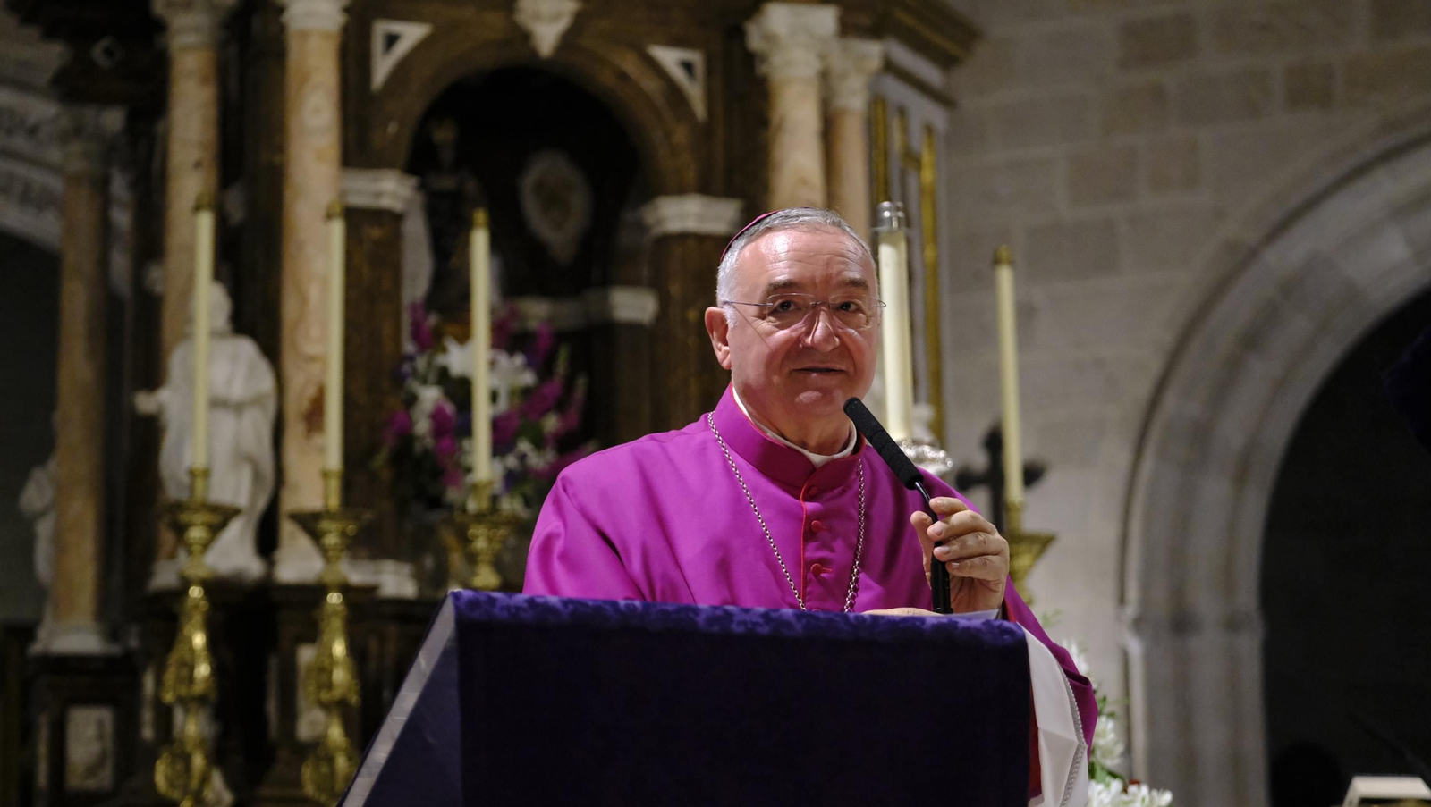 Estudiantes en la Semana Santa de Almería 2025