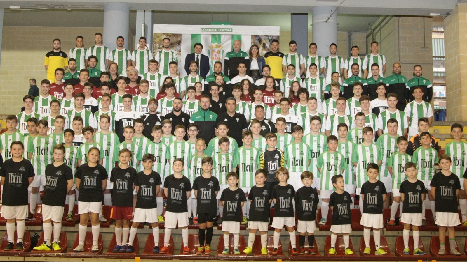 Foto oficial de todos los equipos del Córdoba Futsal de la temporada pasada.